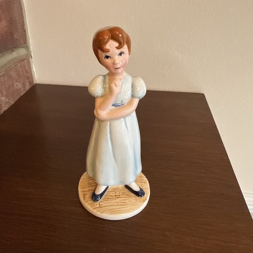 Disney porcelain figure wendy - disney,