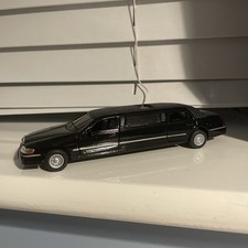 Kinsmart LINCOLN TOWN CAR