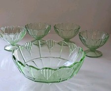 1930s Green Glass Bowl Set 1