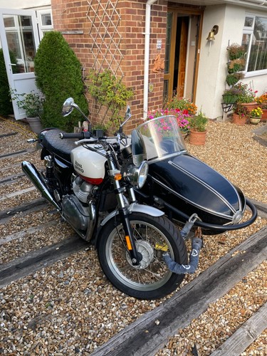 Royal enfield interceptor 650 - royal,