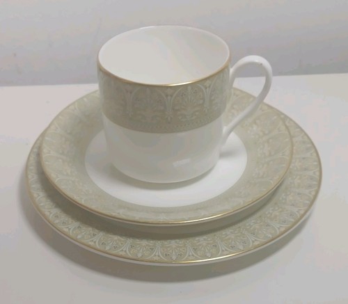 Royal doulton fine bone china - doulton,