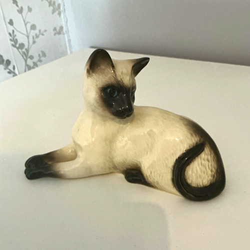 Royal doulton lying cat - royal,