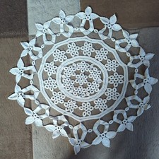 LOVELY VINTAGE TABLE CROCHET