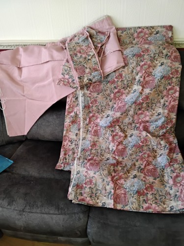 Bespoke curtains chintz - of,