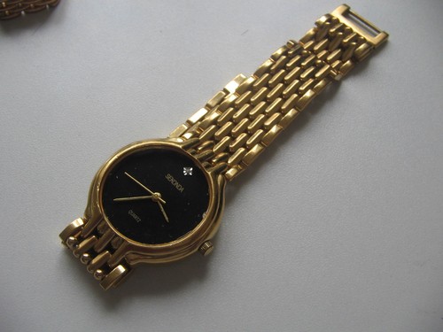 Gucci watch for repair - watch,