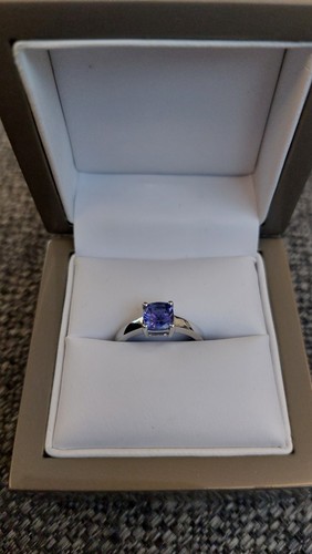 18k white gold cushion - white,