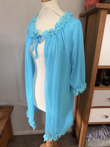 Stunning vintage peignoir - a,