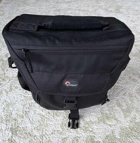 Lowepro nova 180 - aw, camera