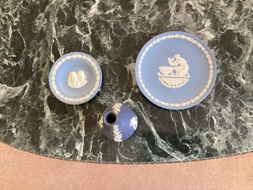 Wedgewood mother plate 1973 - mother,