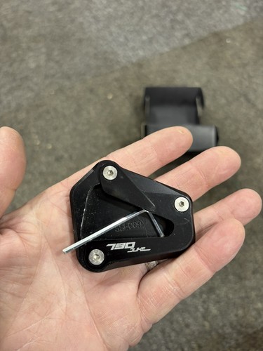 Ktm 790 duke - side, foot
