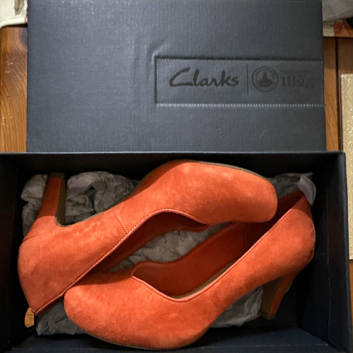 Clarks chorus voice - clarks,