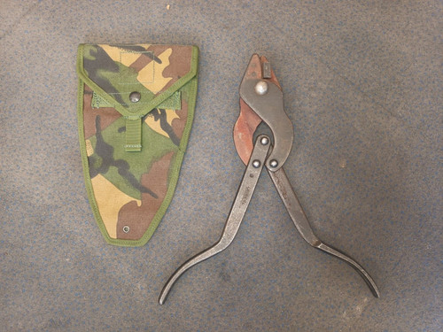 Military frog barbed - /|,