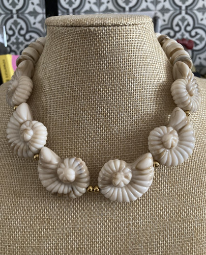 Zara acrylic conch necklace - ,
