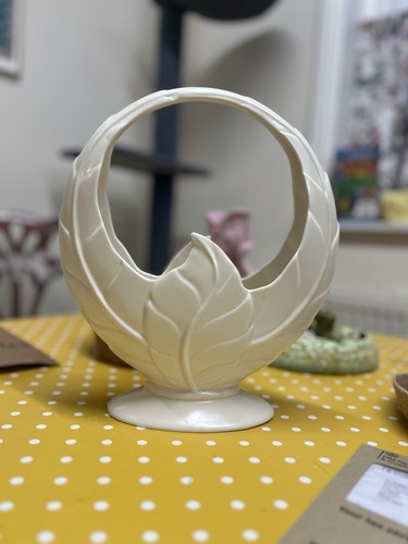 Art deco beswick basket leaf - art,