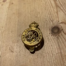 BRITISH ARMY CAP BADGE. The