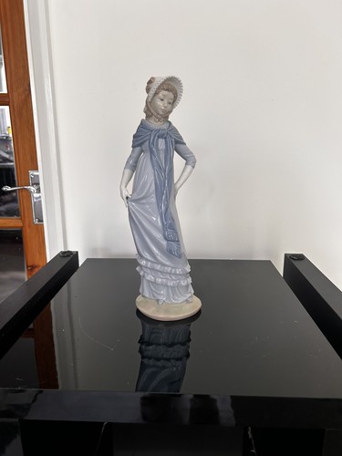 Tall nao genteel lady - nao, “genteel