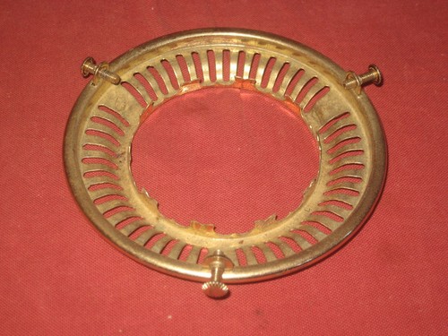 Duplex oil lamp shade holder