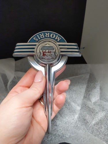 Morris minor hood badge nos - morris,