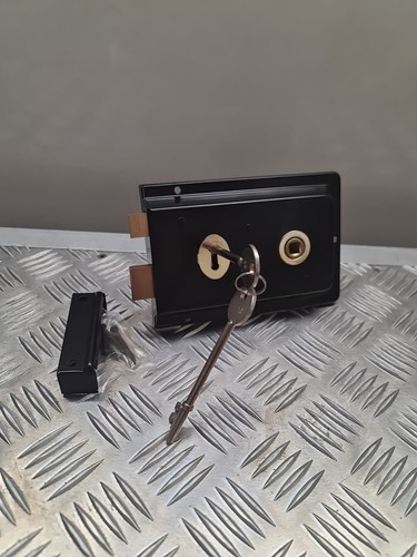 Shed gate surface mounted - /,