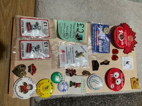 Job lot pin badges - lot,