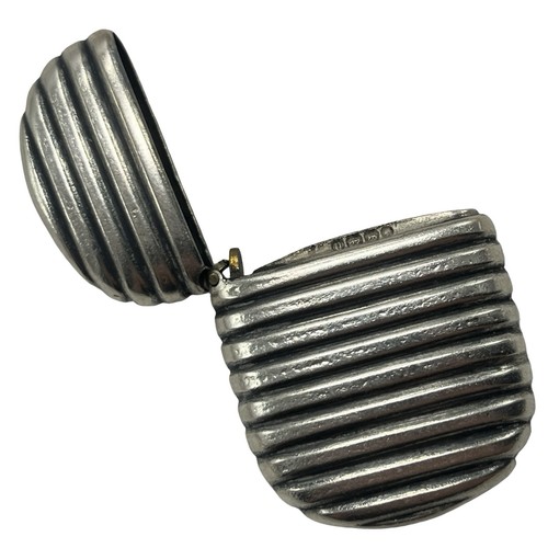 Fluted designed silver vesta - a,