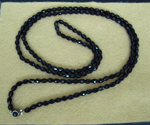 Vintage faceted cut black - faceted,