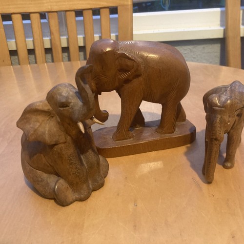 Three wooden elephants tallest - three,