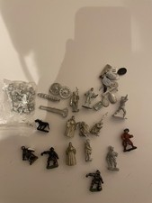 25  mm WOR HYW  metal Medieval /Renaissance job lot &2 trees