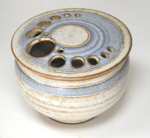Pierced flower bud lid - pierced,