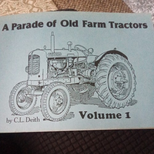 Parade old farm tractors - parade, of
