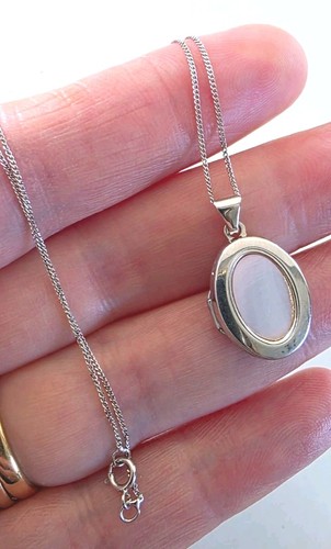 9ct white gold locket necklace - white,