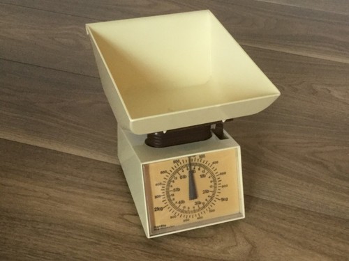 Vintage kitchen scales - kitchen, retro