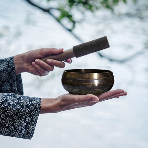 Tibetan singing bowl - singing,