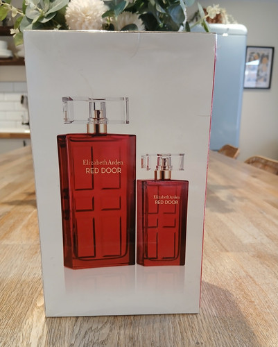 Elizabeth arden red door - arden,