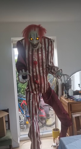 Towering creepy clowns - creepy,