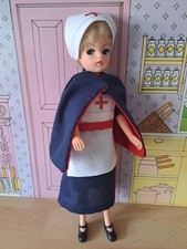 PEDIGREE VINTAGE 2ND GENERATION SINDY DOLL IN NURSE UNIFORM. EXCELLENT CONDITION