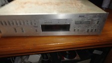 AKAI FM DIGITAL TUNER POWERS