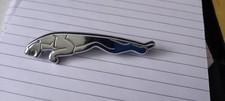 JAGUAR LOGO LEAPING GROWLER 85mm METAL BADGE BLACK/CHROME BBC 6953 JF 7955
