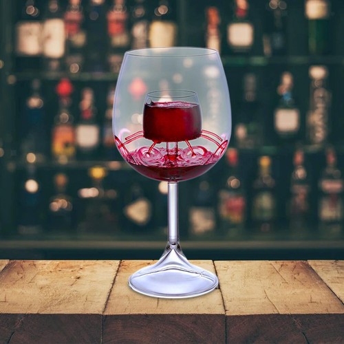Aerating red wine - aerating, glass