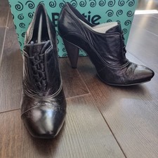 Brand new vintage Bertie Victorian Viv West style black lace up shoes 6 / 5.5