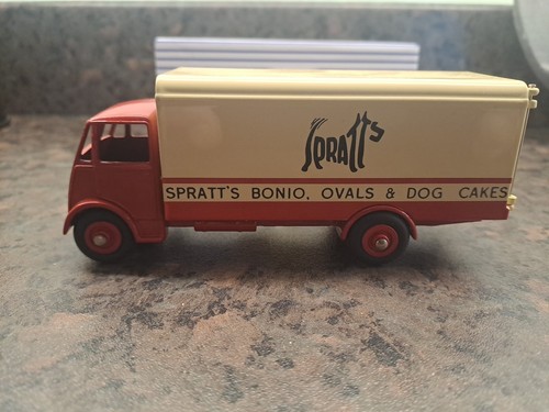 Dan toys 213 guy van - van, spratts