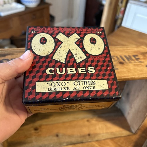 Vintage traditional square red - traditional,