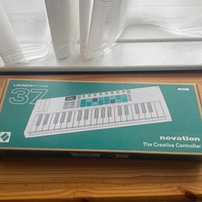 Novation Launchkey Mini 37 MK4 USB/MIDI Controller Keyboard, White