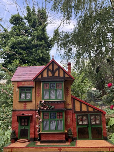 Antique 1930 dolls house - 1930’s,