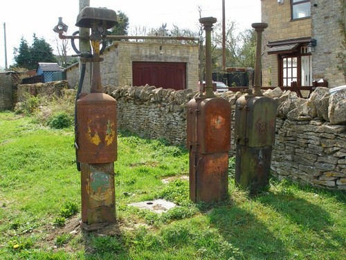 Photo petrol pump old - pump,