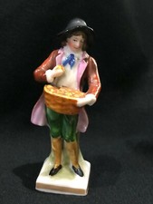 ANTIQUE FIGURINE GENTLEMAN