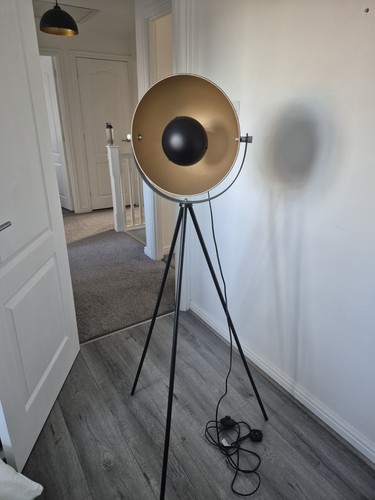 Large tripod floor lamp - large,
