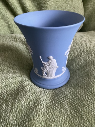 Wedgwood blue jasperware vase - blue,