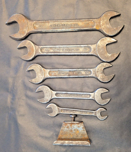 Vintage vehicle wrench set - ,