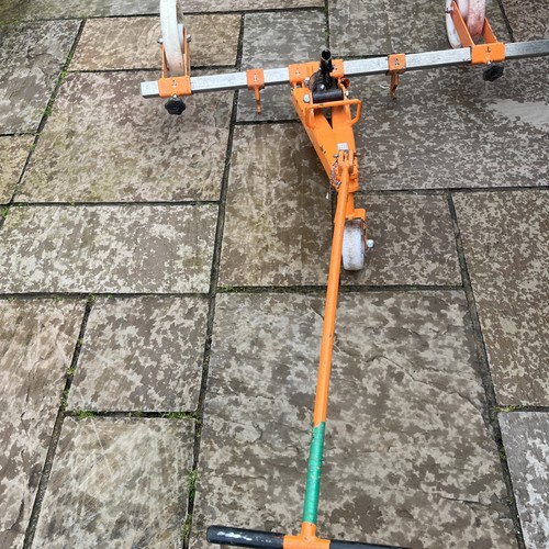 Hydraulic manhole cover - cover, lifter